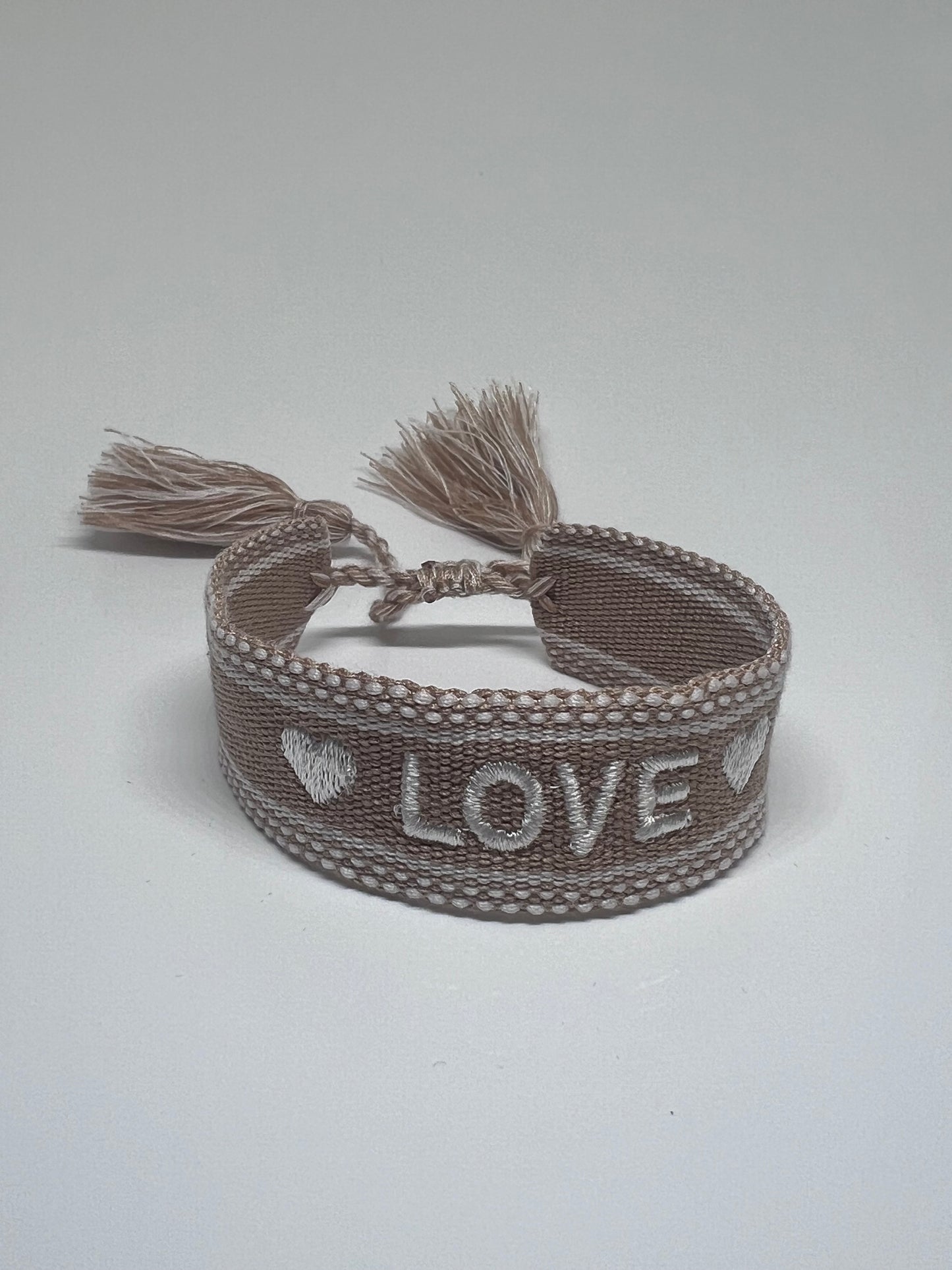 Bracelet brodé pompons Love beige