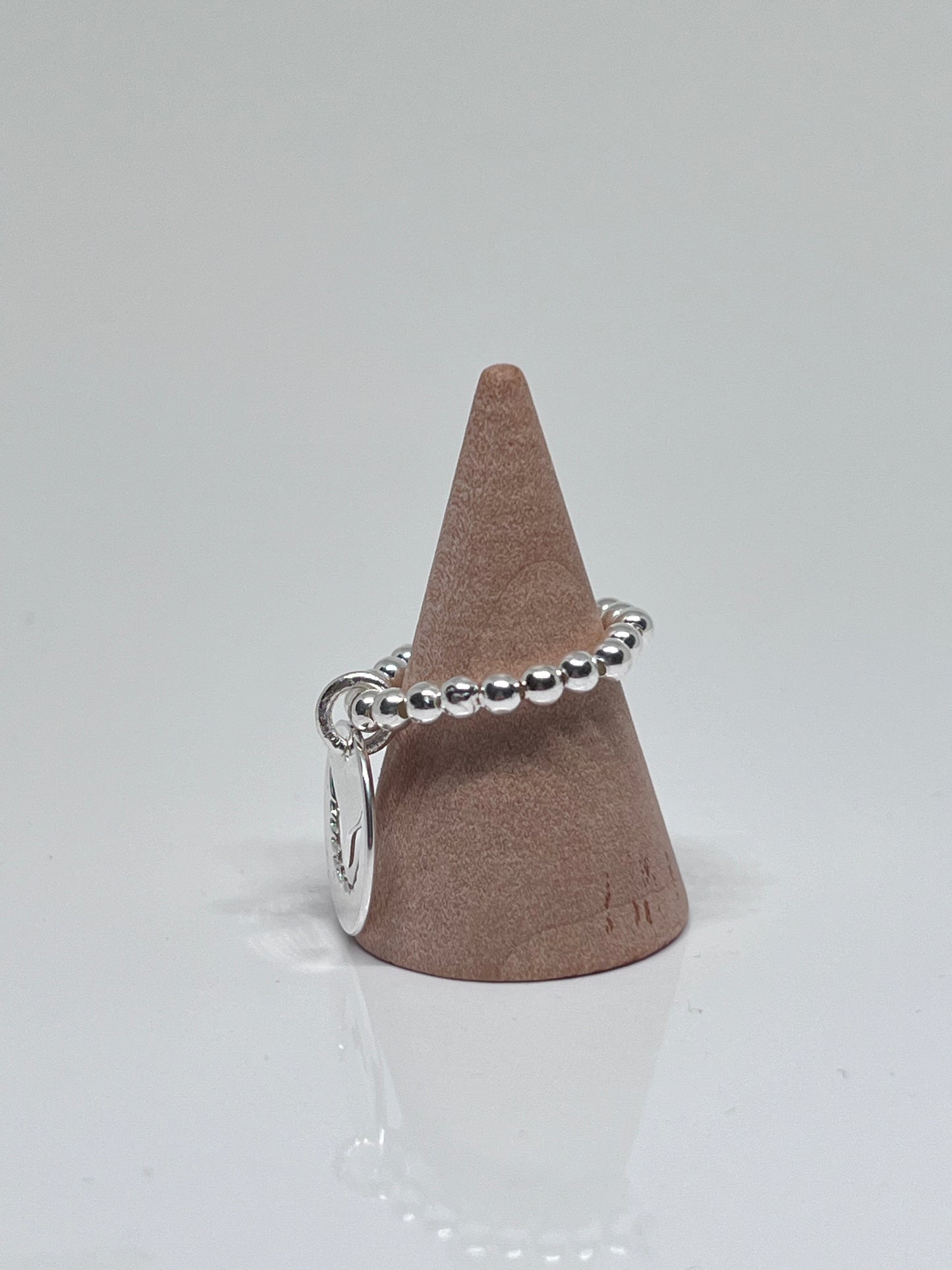 Bague perles médaille ailes creusées