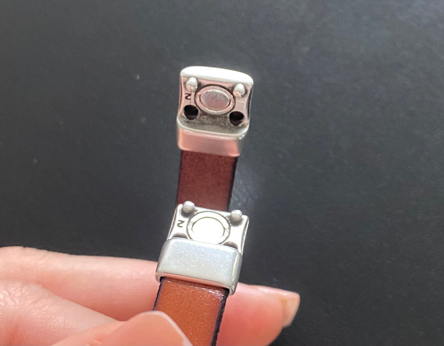 bracelet 100% cuir veritable et etrier en plaque argent