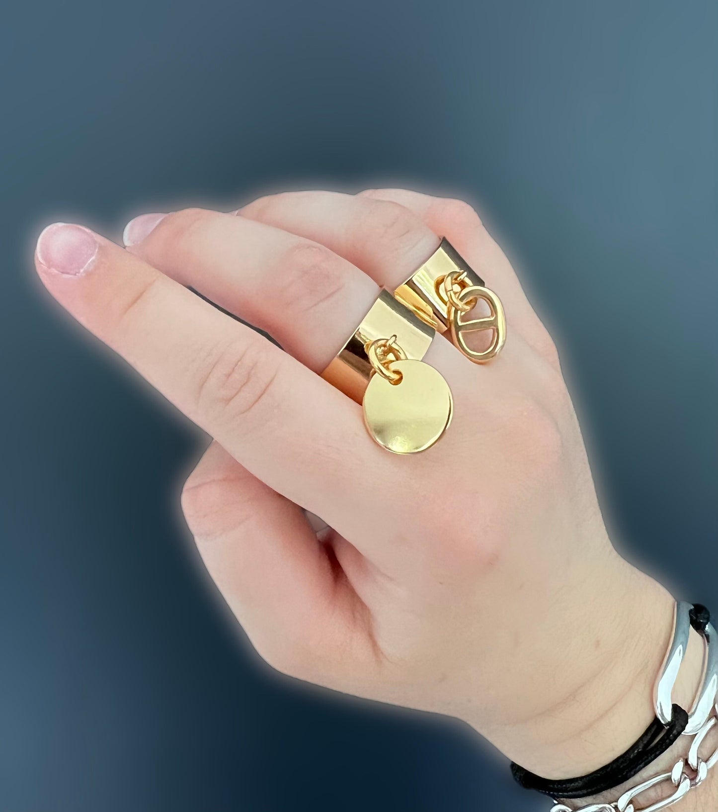 Bague dorée breloque ronde