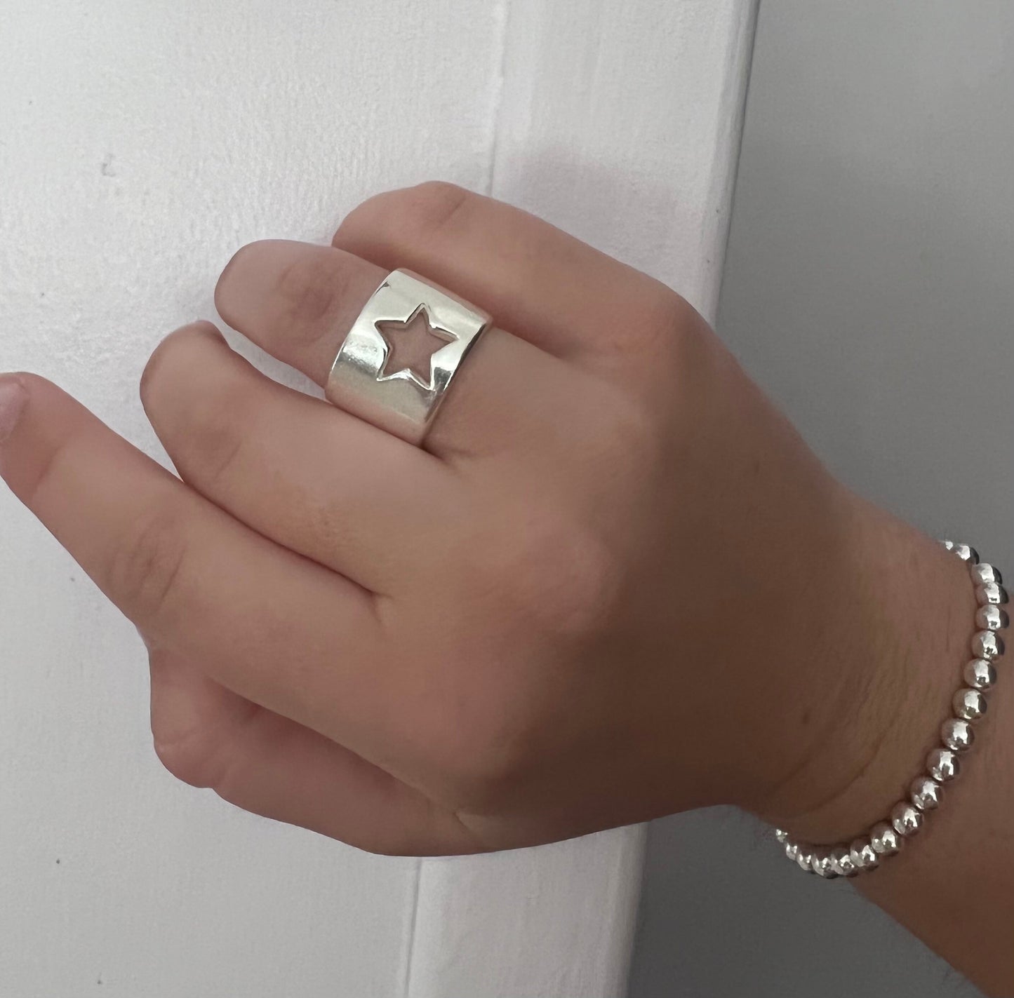 Bague large étoile creusée