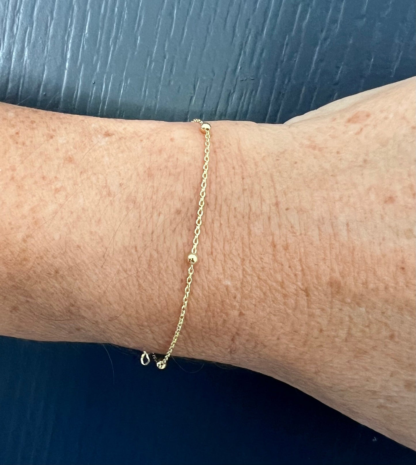 Bracelet trs fin avec boules or