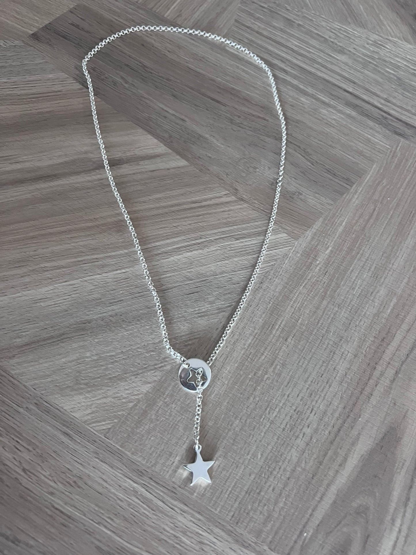 Collier toile tombe