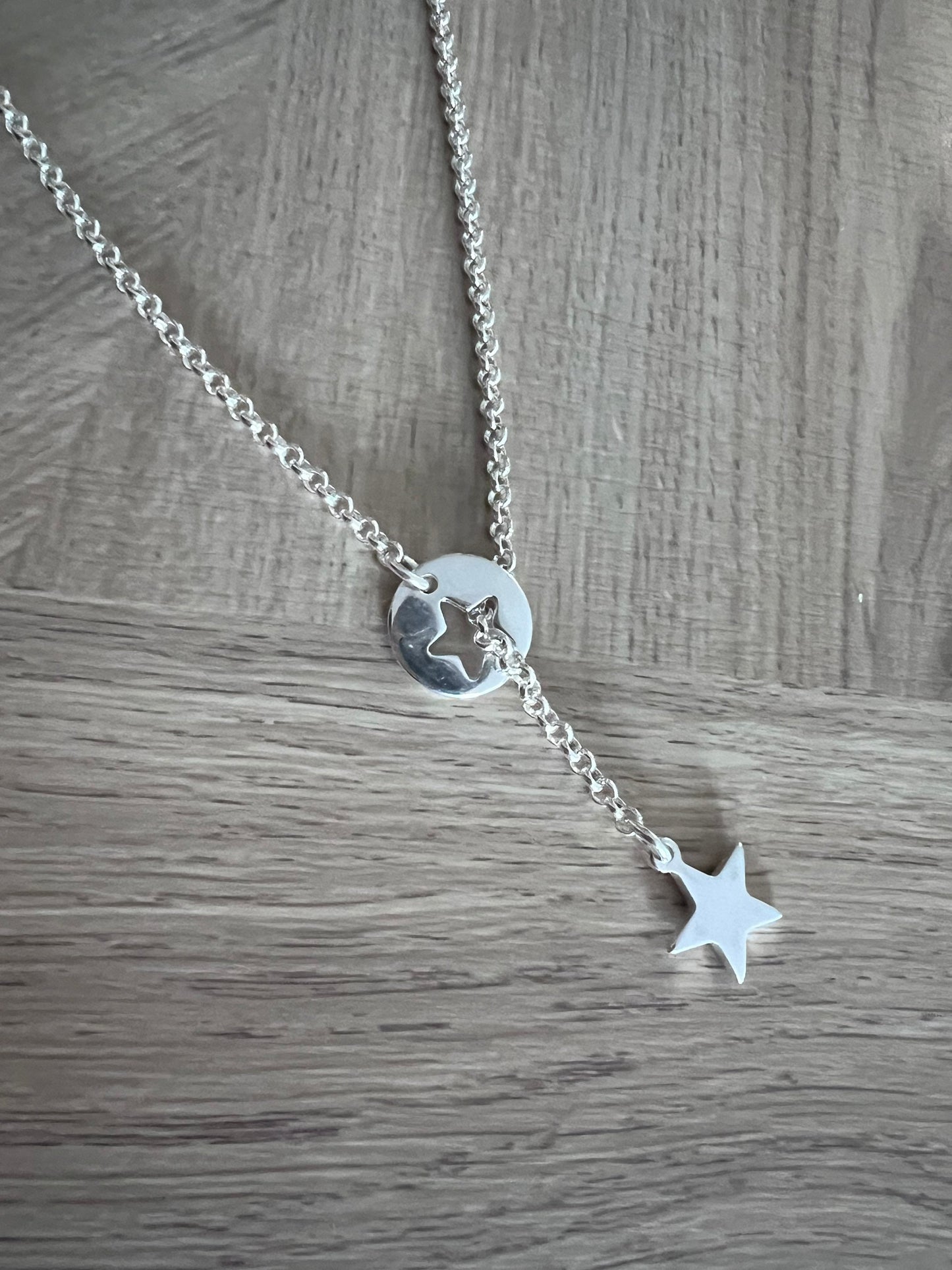 Collier toile tombe