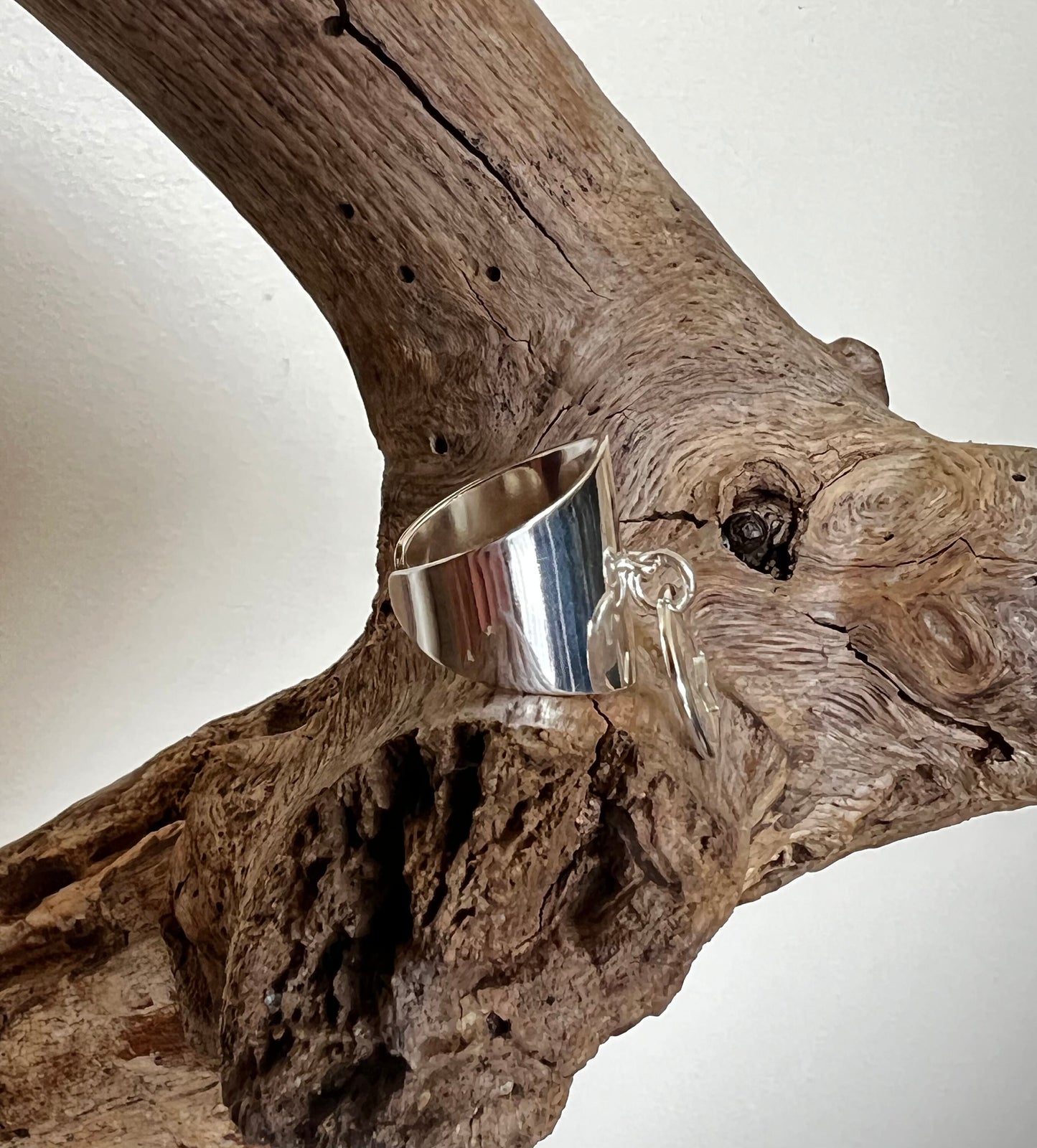 Bague large étoile creusée