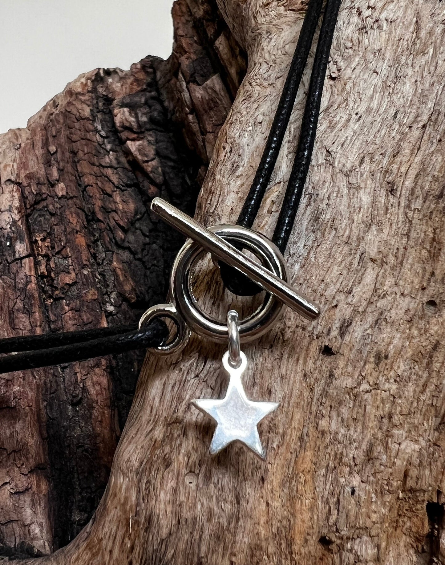 Collier toggle breloque toile