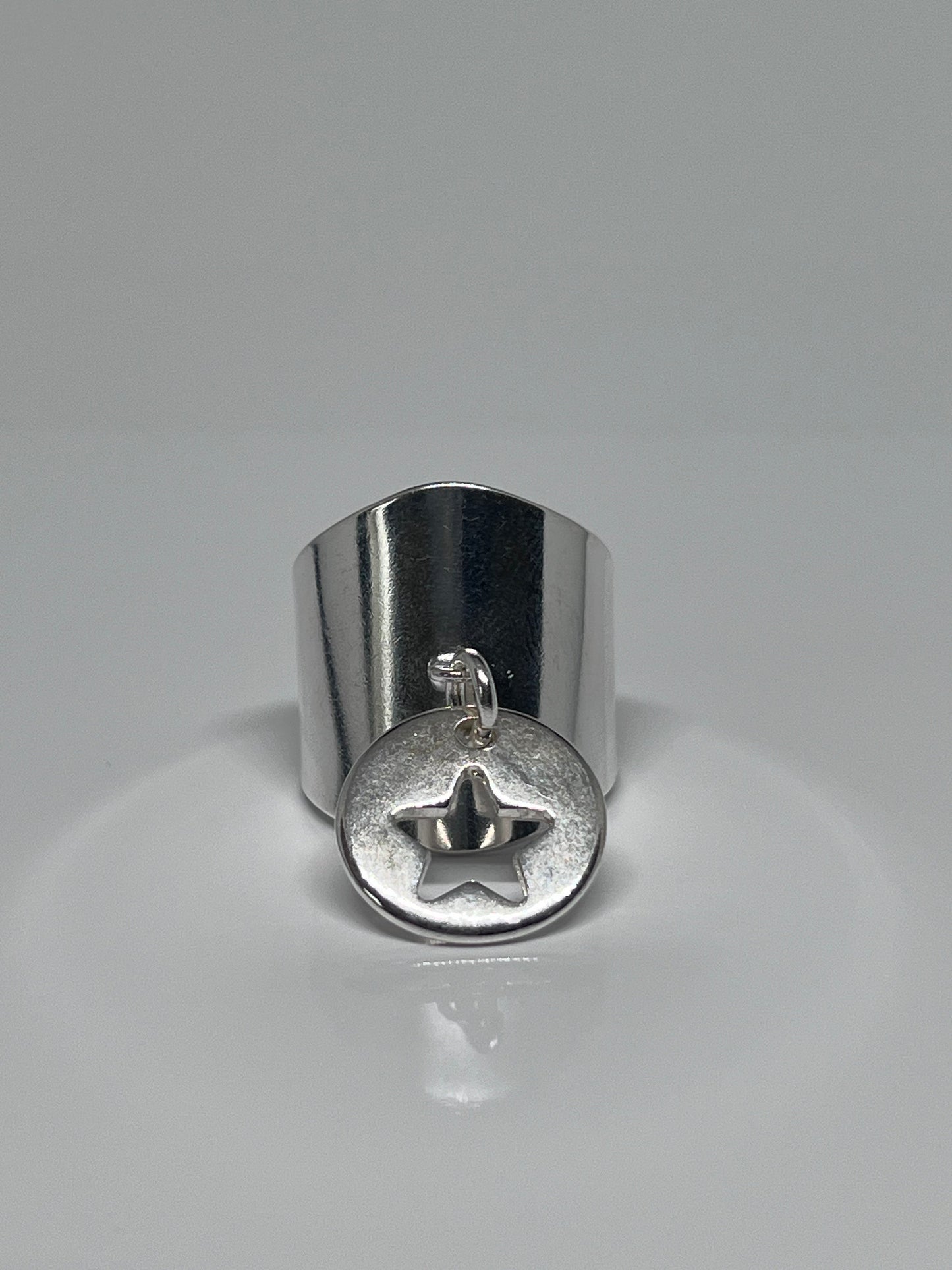 Bague large étoile creusée
