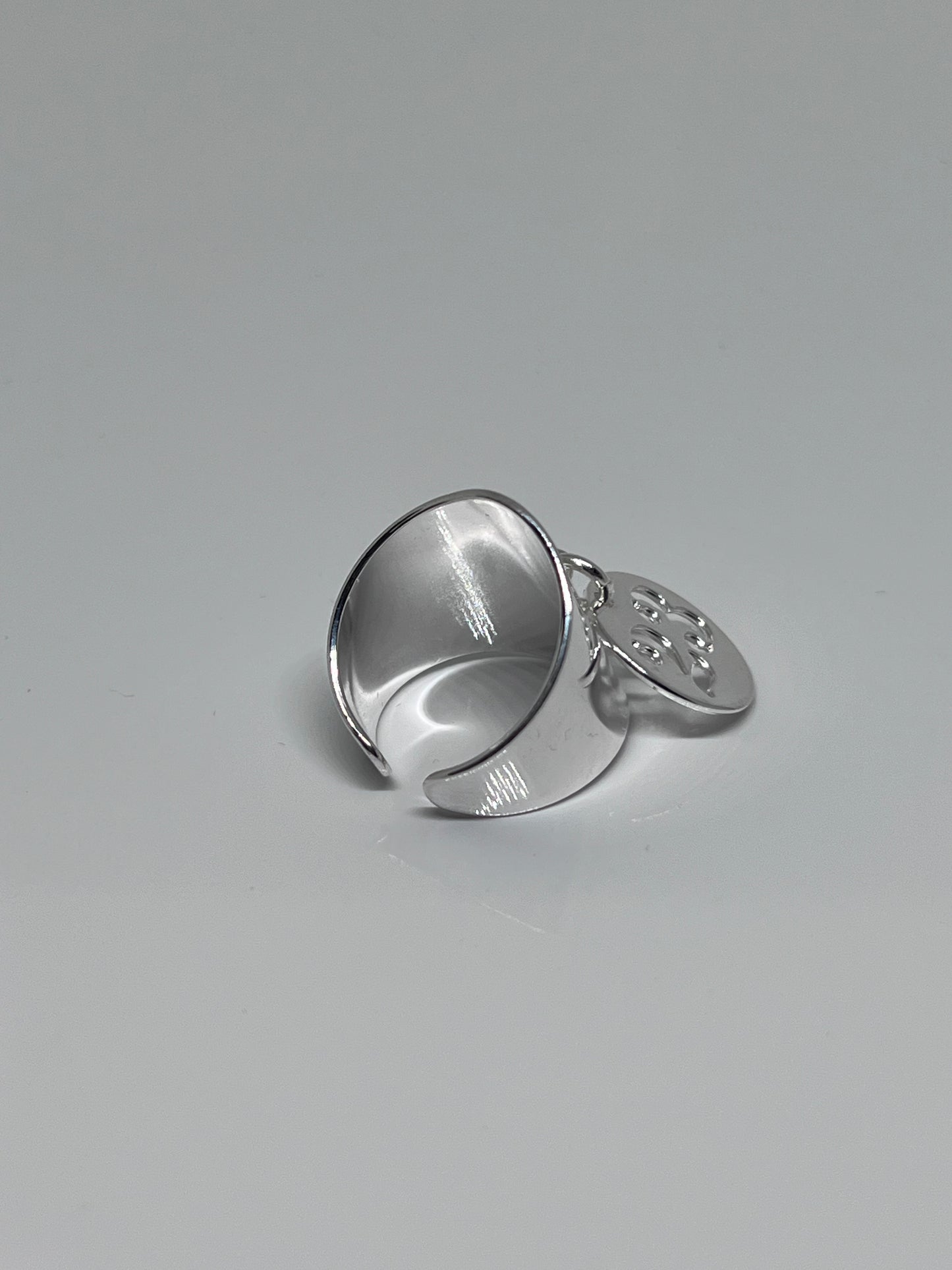 Bague large argentée numéro
