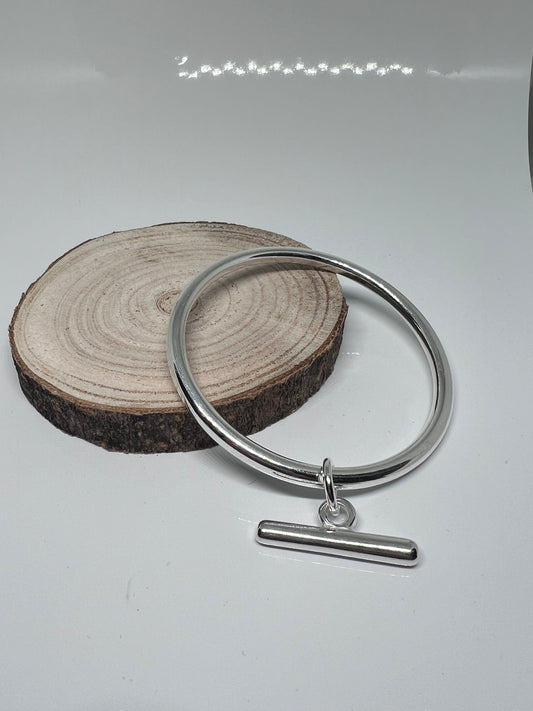 Bracelet jonc breloque barre