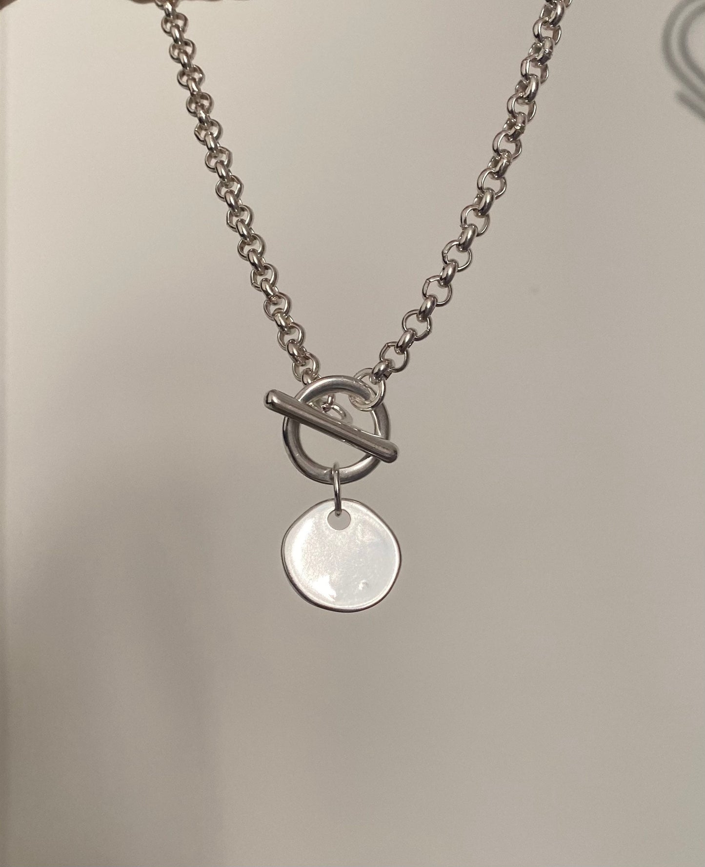 Collier toggle chane breloque ronde