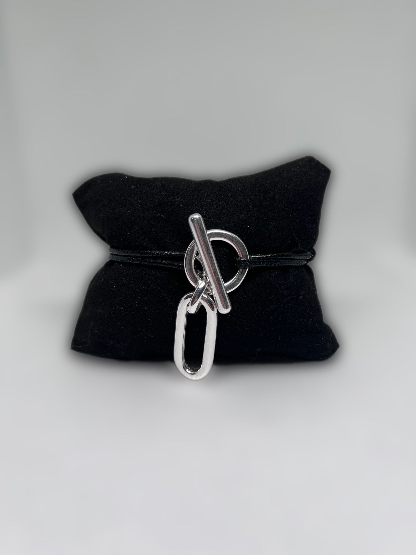 Bracelet toggle cordon breloque ovale