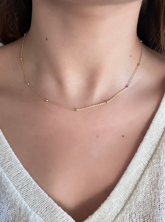 Collier trs fin avec boules or